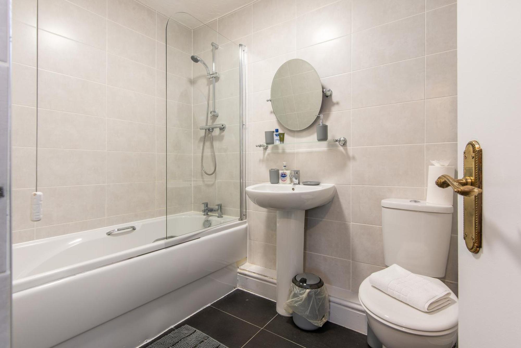 3 Bed Apartment - Perfect For Contractors Near Liverpool Airport Хейл Екстер'єр фото